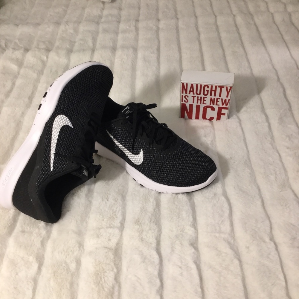 Nike shoes size 9 training wide width